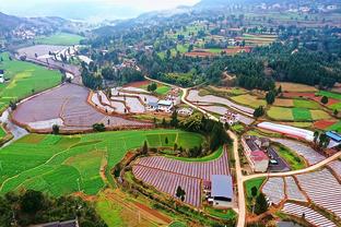 ...dẫn đến nghịch lý tồn kho căn hộ trong khi người thu nhập thấp thiếu nhà ở.